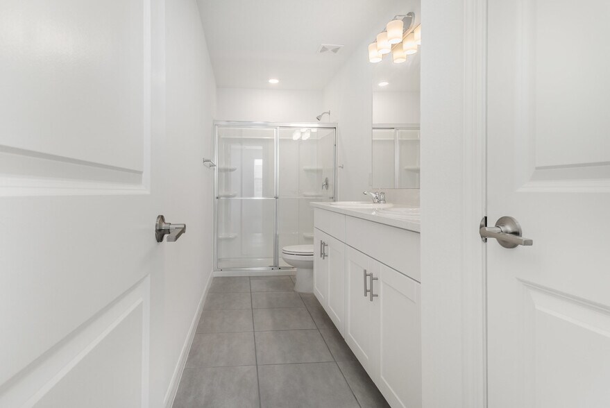 Building Photo - 2037 Viewfinder St