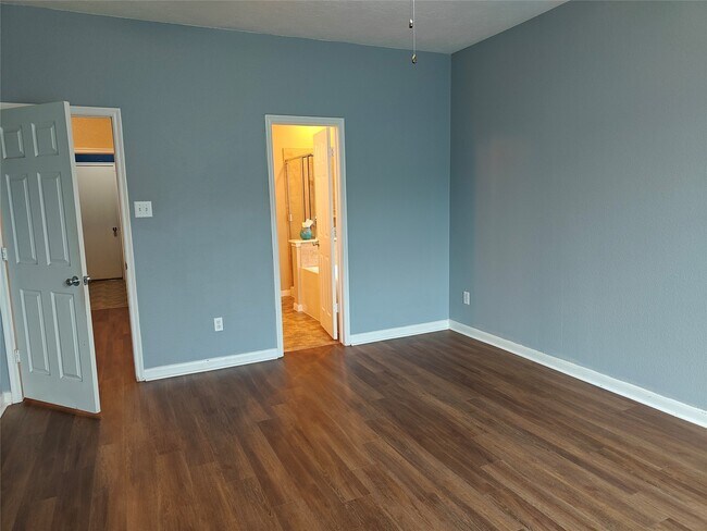 Building Photo - 7915 Moss Springs Ct