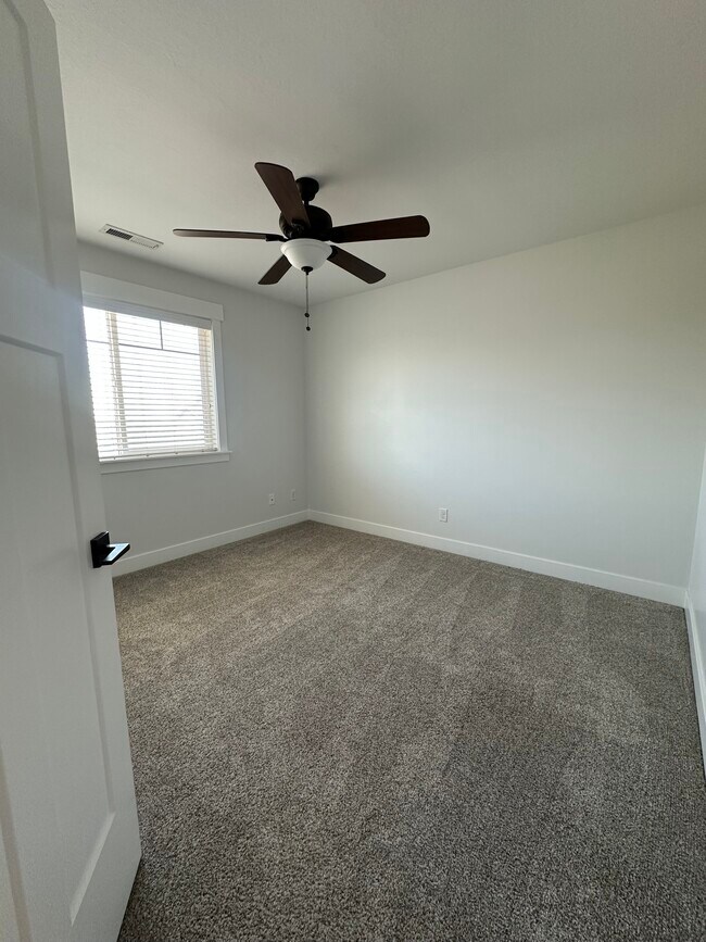 Building Photo - 15417 S Skyraider Ln