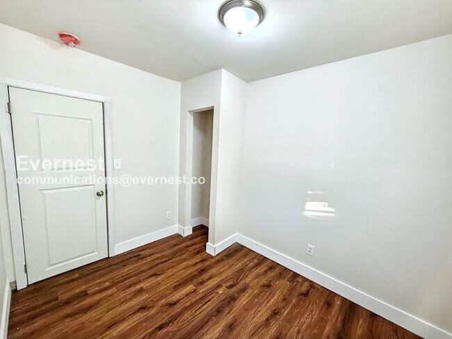 Building Photo - 201 9th Ave W