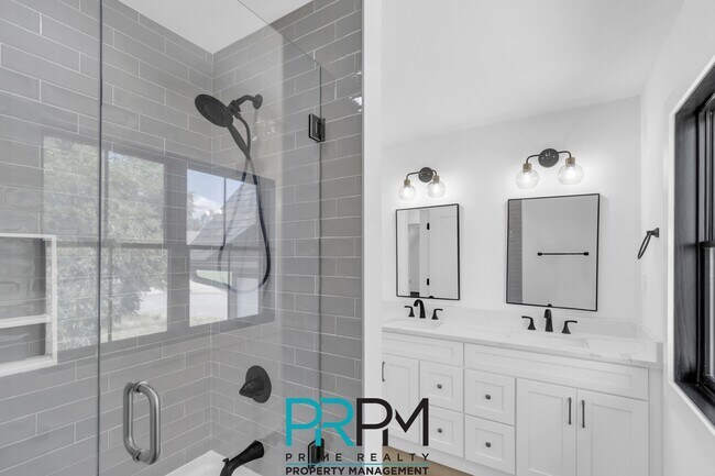 Building Photo - 938 Benchmark Dr