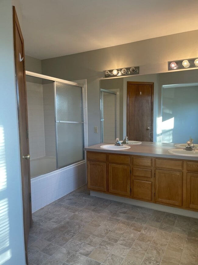 Building Photo - $2323 | 3BR/3.5BA | Cute House for Rent in Briargate