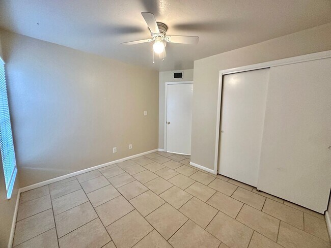 Building Photo - 1st Floor Apartment with Pool, Tennis Court & More in North Fort Myers