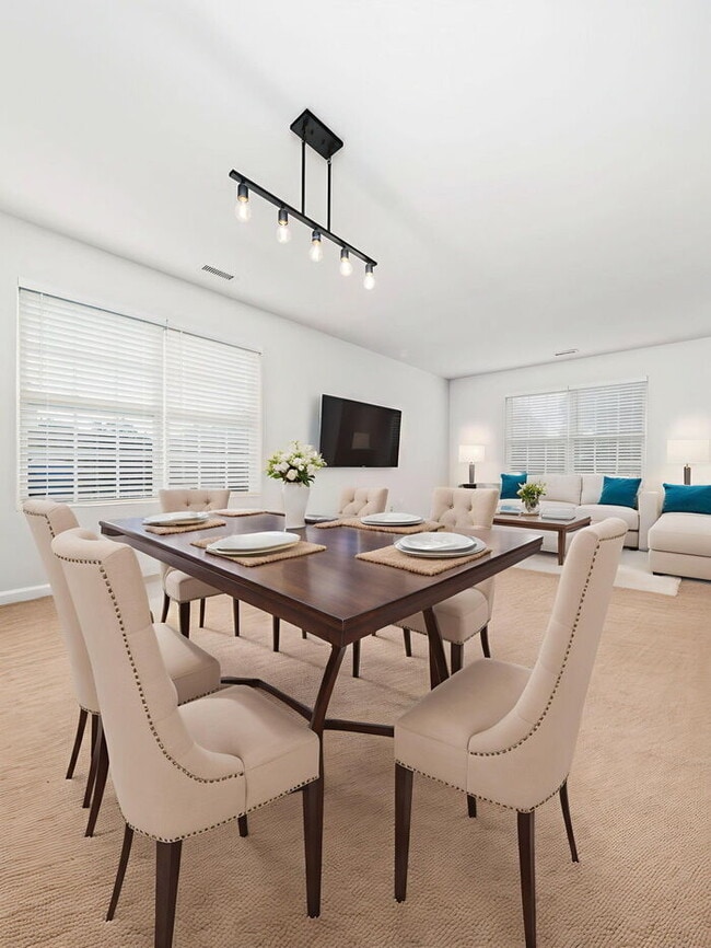 Building Photo - Spacious and Move-In Ready Home! - Fenced Yard!