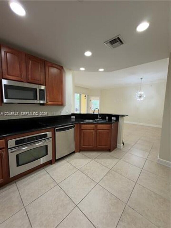 Building Photo - 16100 Emerald Estates Dr