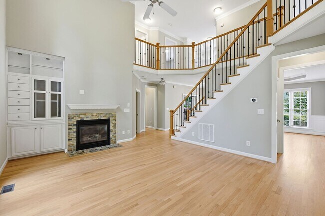 Building Photo - Gorgeous and Spacious 5 Bedroom Home, Cul-de-sac lot, Vaulted Ceilings, Large Backyard, Stunning ...