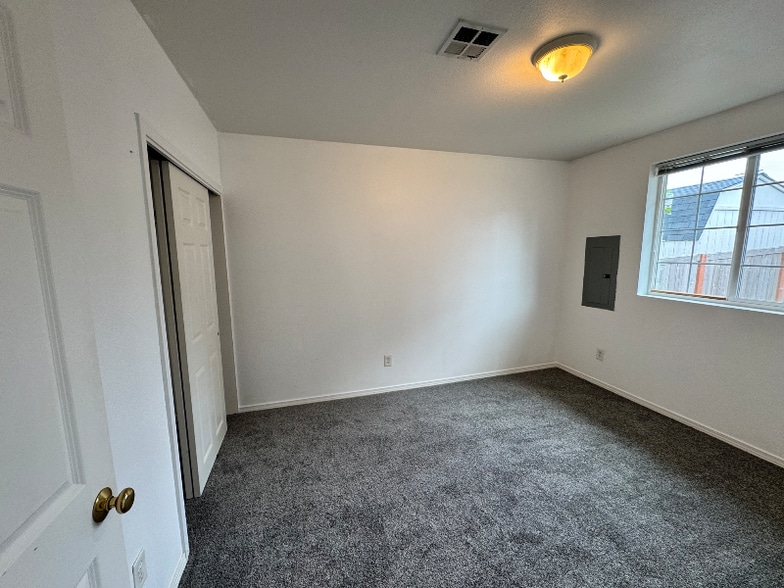 Building Photo - 606 Alexander Ave