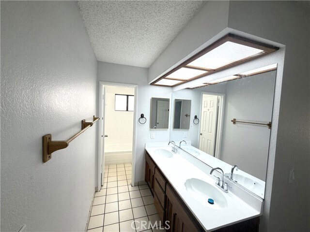 Building Photo - 17950 Fremontia Ln
