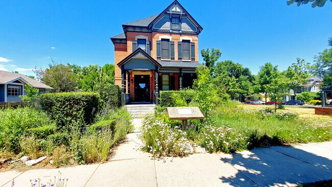 Exterior - 334 E Mulberry St