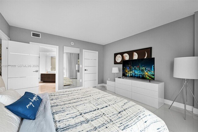 Building Photo - 250 Sunny Isles Blvd