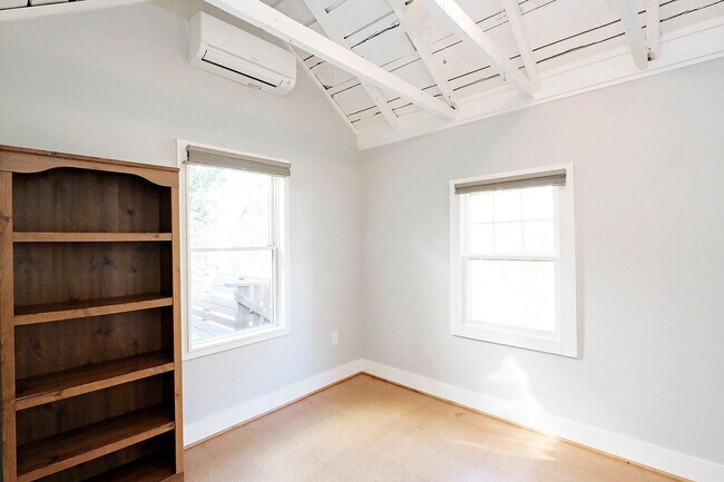 Building Photo - Charming Home in Fifeville, Downtown Charlottesville