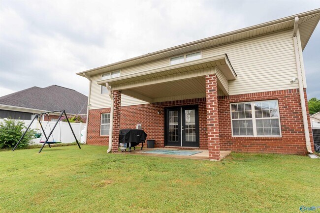 Building Photo - 2524 Oak Pl Dr SE