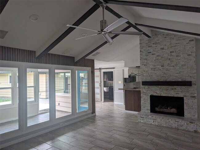 Building Photo - 4034 Shady Springs Dr