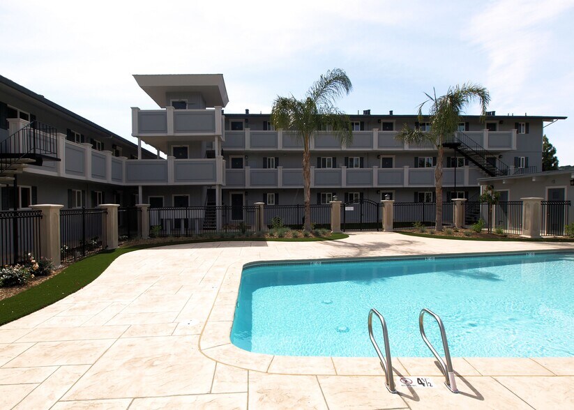 Building Photo - 23 Circle Dr