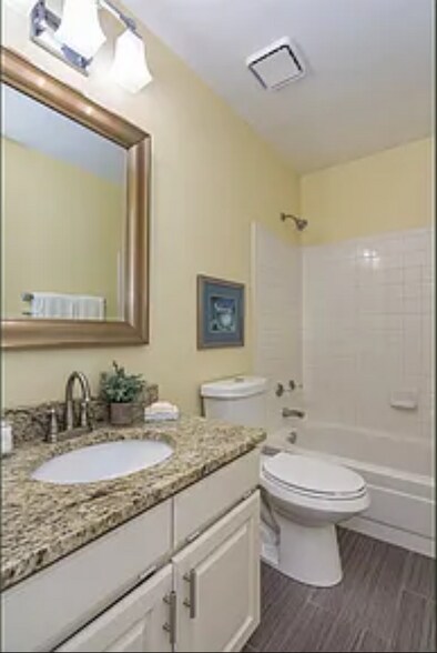 Building Photo - 1364 E Weldona Way