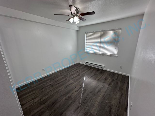 Building Photo - Charming 2-Bed Condo in Clackamas – Perfec...
