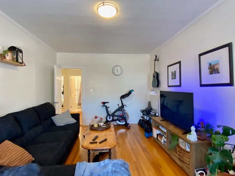 Building Photo - 1860 Commonwealth Ave