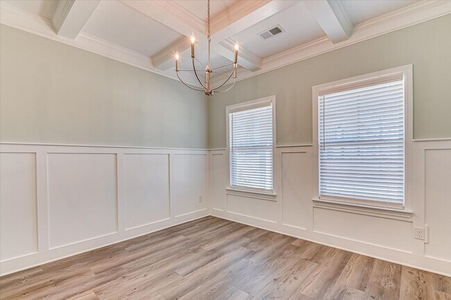 Building Photo - 705 Navan Ln