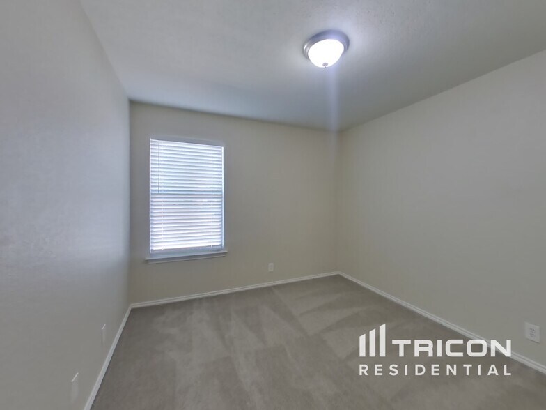 Building Photo - 8115 Thicket Pass