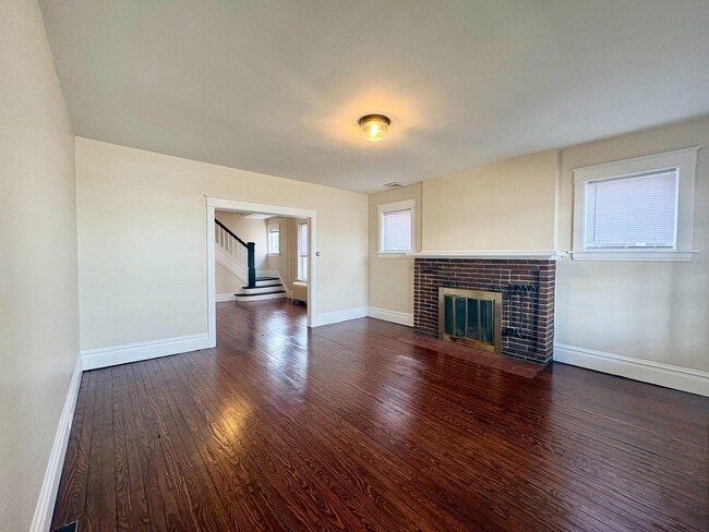 Building Photo - 616 N Front St