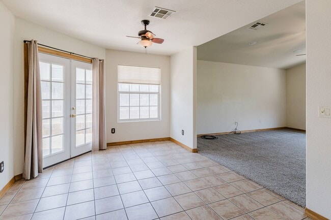 Building Photo - Spacious 4 Bedroom 2 Bath Home near Shopping