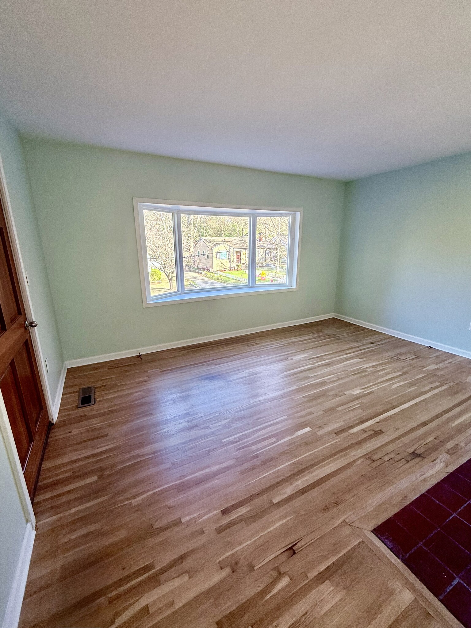Front Living Room - 728 47th Way S