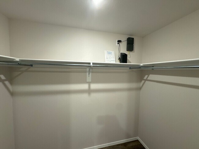 Building Photo - *Pre-leasing* NEWER Three Bedroom | Two Ba...