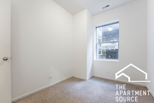 Building Photo - 5054 N Winthrop Ave