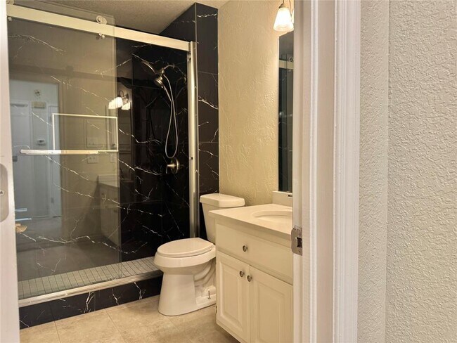 Building Photo - 1913 Lois Lynn Ln