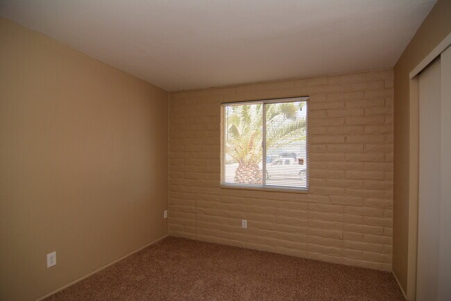 Building Photo - Charming 4 Bedroom 2 Bath Home! Great East...