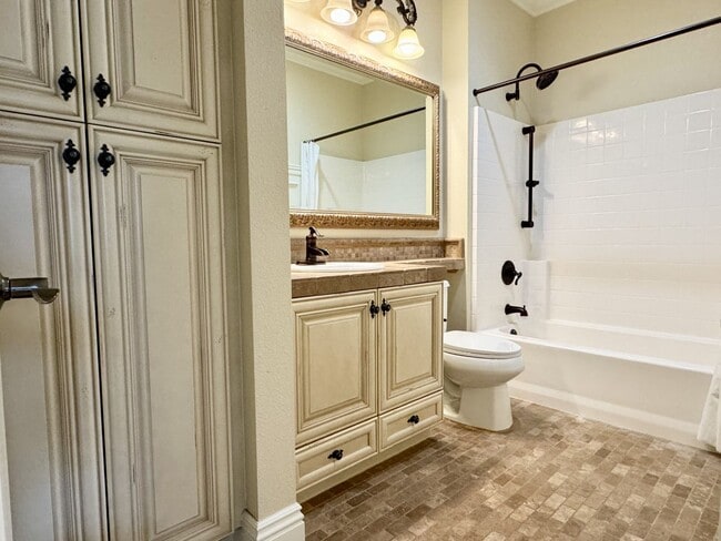 Building Photo - $3995.00 / 1600 sq.ft - 3 bdrm/2.5 bth Van...