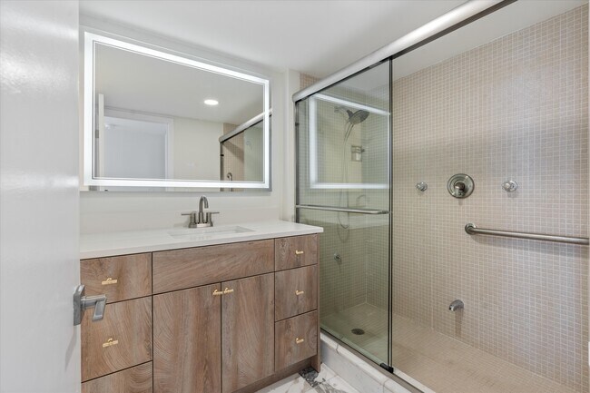 Building Photo - 2100 S Ocean Ln