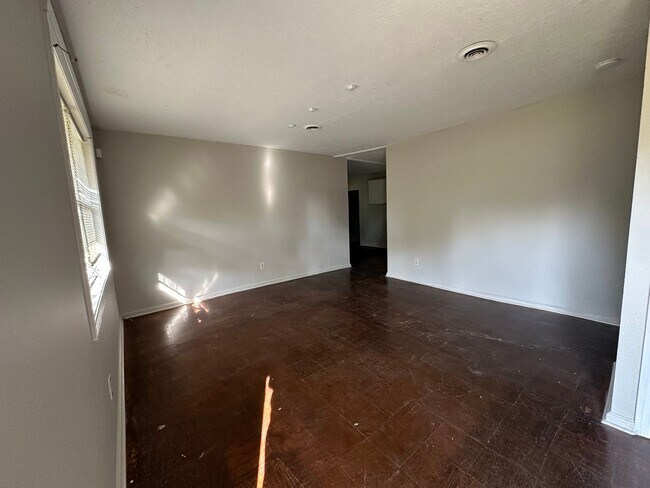 Building Photo - 3 bedrooms - West Augusta Rental – (30909) Living room, and den-Convenient location close to shop...