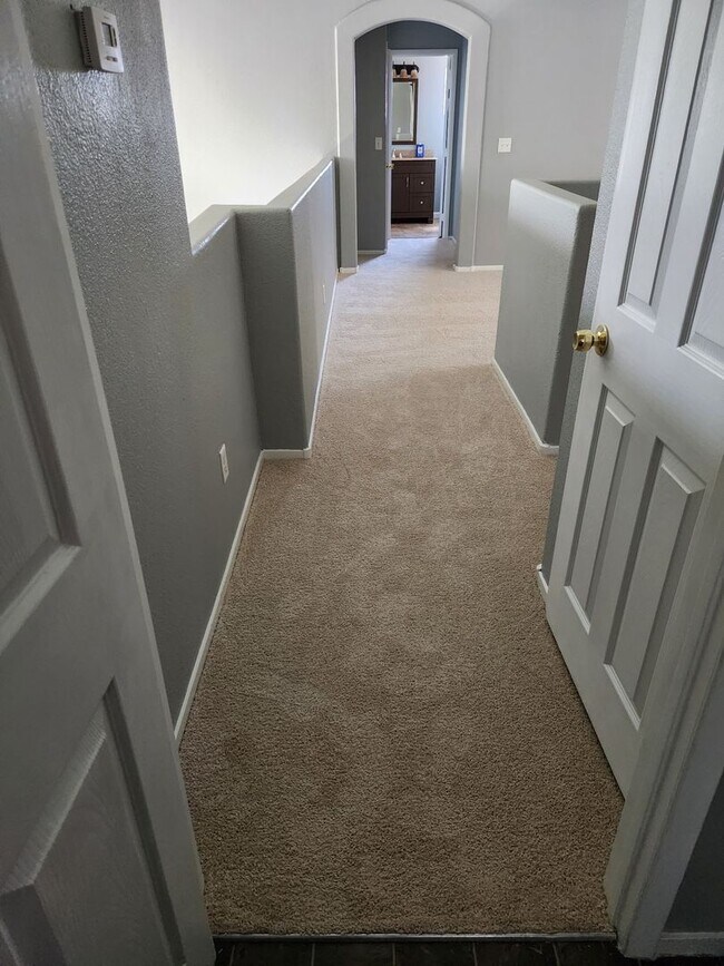Building Photo - North Las Vegas Upgraded 4 Bedroom!