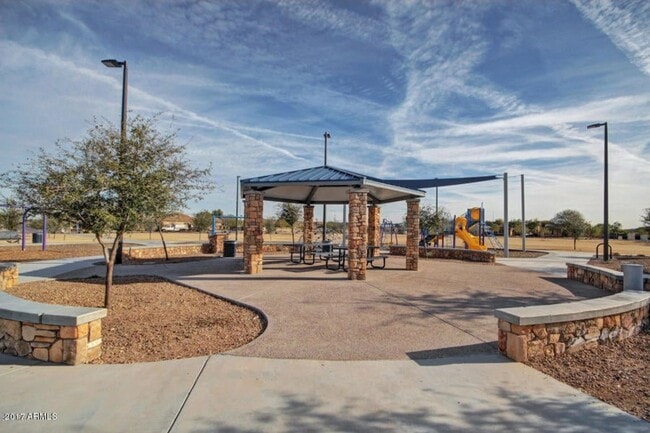 Building Photo - Gorgeous Chandler home with pool!