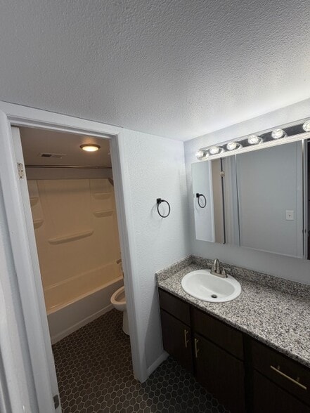 Building Photo - 3121 S Tamarac Dr