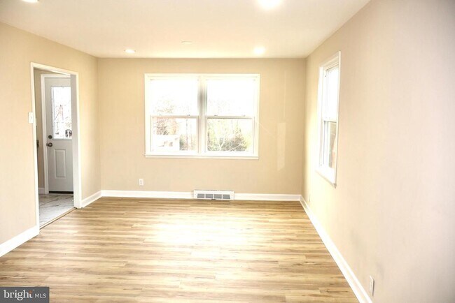 Building Photo - 147 Deacon Rd