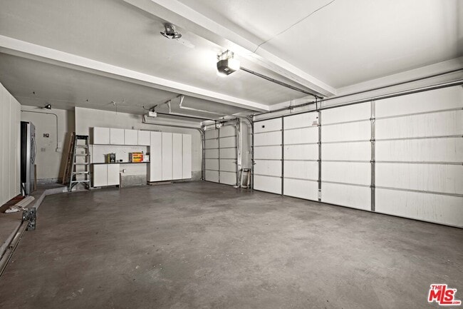 Building Photo - 6024 Paseo La Vista