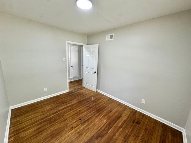 Building Photo - 4179 Leweir St