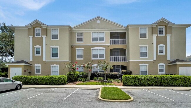 Building Photo - 2303 Butterfly Palm Way