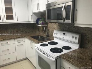 Building Photo - 3401 N Country Club Dr