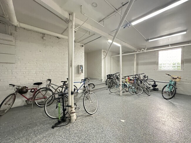 Building Photo - 2332.5 N Spaulding Ave