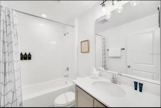 Building Photo - 816 Longboat Dr