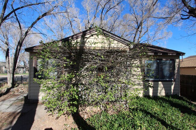 Building Photo - 1-Bedroom on Flagstaff’s Eastside | Single-Level Living