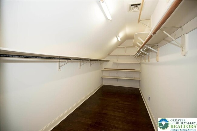 Building Photo - 1528 Wethersfield Dr