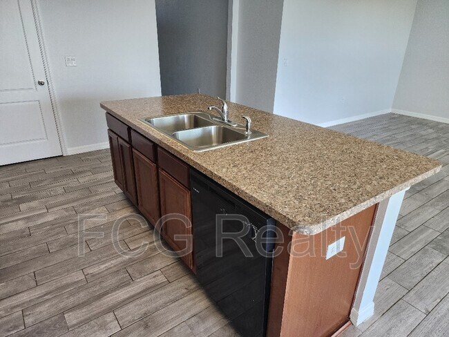 Building Photo - 469 Nova Dr