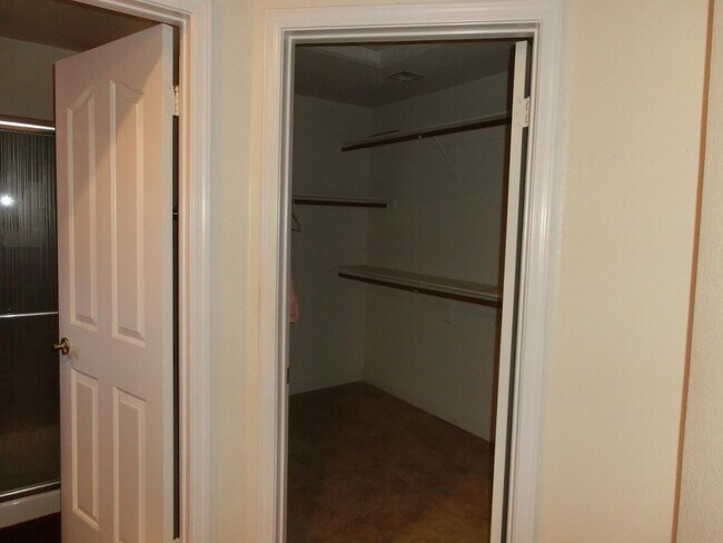 Building Photo - 8646 W Rockwood Dr