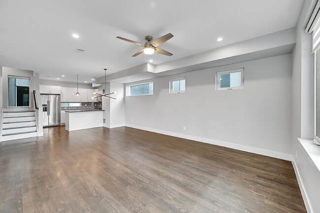 Building Photo - $3,095.00 - 2 Bedrooms, 2.2 Bathrooms, Tow...