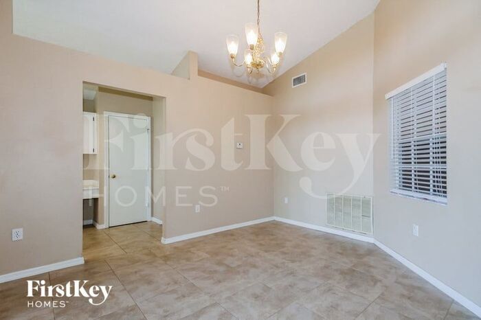 Building Photo - 1830 Lakepoint Dr