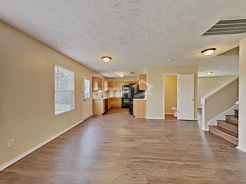 Building Photo - 1140 Seven Oaks Blvd